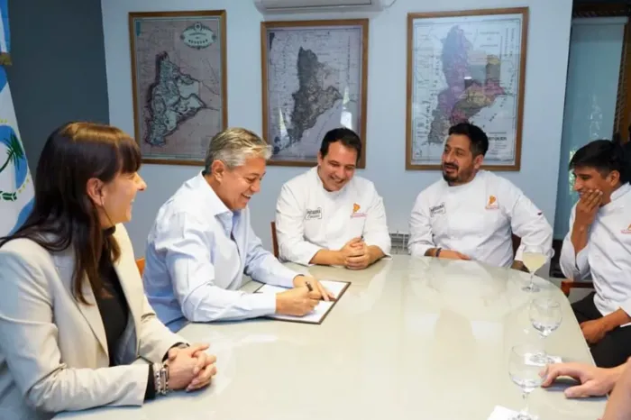 Gastronomía y turismo: Figueroa firmó un convenio de colaboración para impulsar la gastronomía neuquina