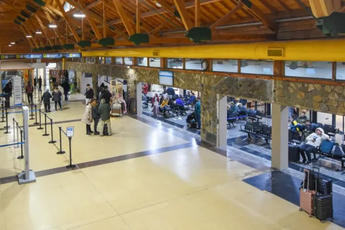 Licitan la concesión de tres locales comerciales en el Aeropuerto Chapelco