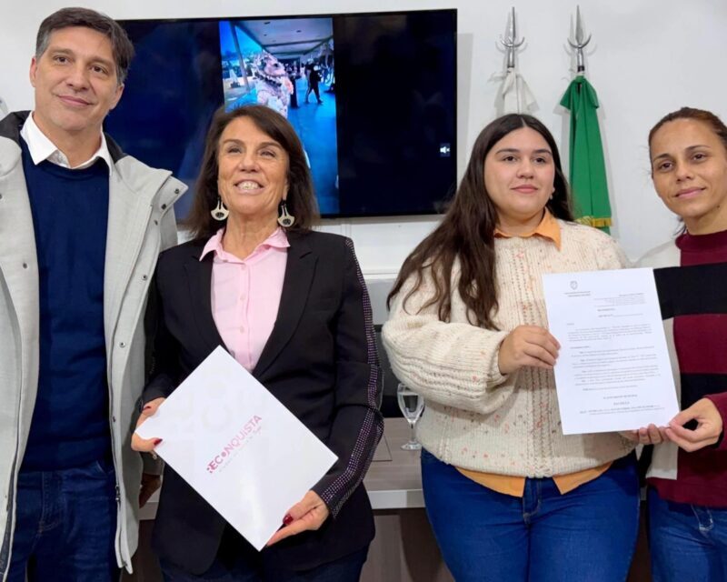 Reconquista trasciende fronteras: la Compañía de Estatuas Vivientes regresa a la Bienal Internacional de Escultura del Chaco