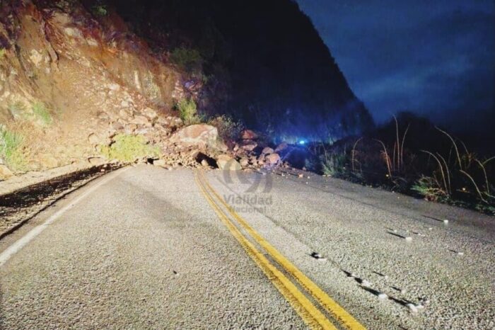 (VIDEO) Corte total en la Ruta Nacional 40 (tramo San Martín de los Andes - Catritre/Paihuén) por derrumbe de rocas: peligro de nuevos deslizamientos