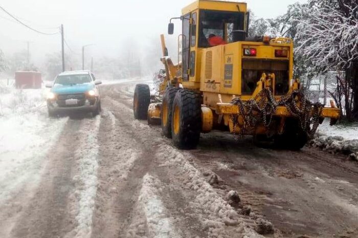 Continúan las tareas de despeje por la emergencia climática en San Martín de los Andes (VIDEO)
