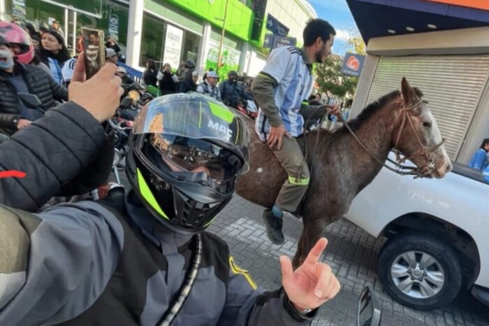 “No elegí nacer argentino, solo tuve el privilegio”: caballo, disfraces y fiesta total en Catamarca por el agónico pase a cuartos