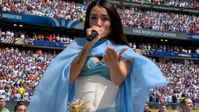 María Becerra, con la celeste y blanca puesta: el vestido que emocionó al mundo antes de la final Argentina-España