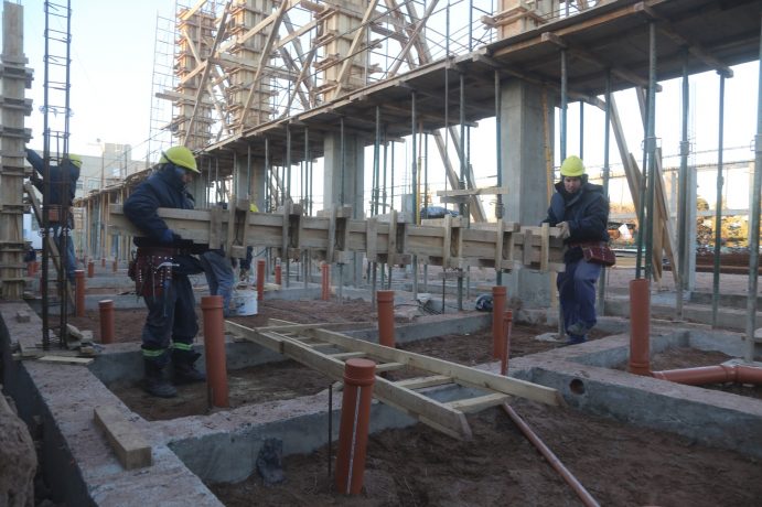 La nueva mini Ciudad Deportiva de Neuquén entra a su etapa final de hormigonado y ya se proyecta una nueva obra