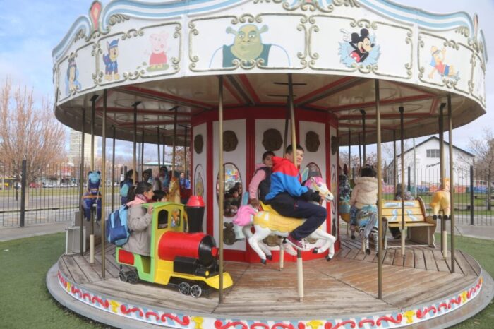 Vacaciones de invierno en Neuquén: Más de 600 niños y niñas disfrutan cada fin de semana de la calesita gratuita de la ciudad