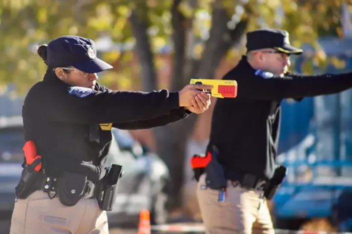 Primera provincia del país: Comenzó la capacitación del personal policial para el uso de las TASER 10