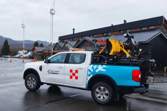 Seguridad operativa: Nuevo vehículo barrenieve para el aeropuerto Chapelco