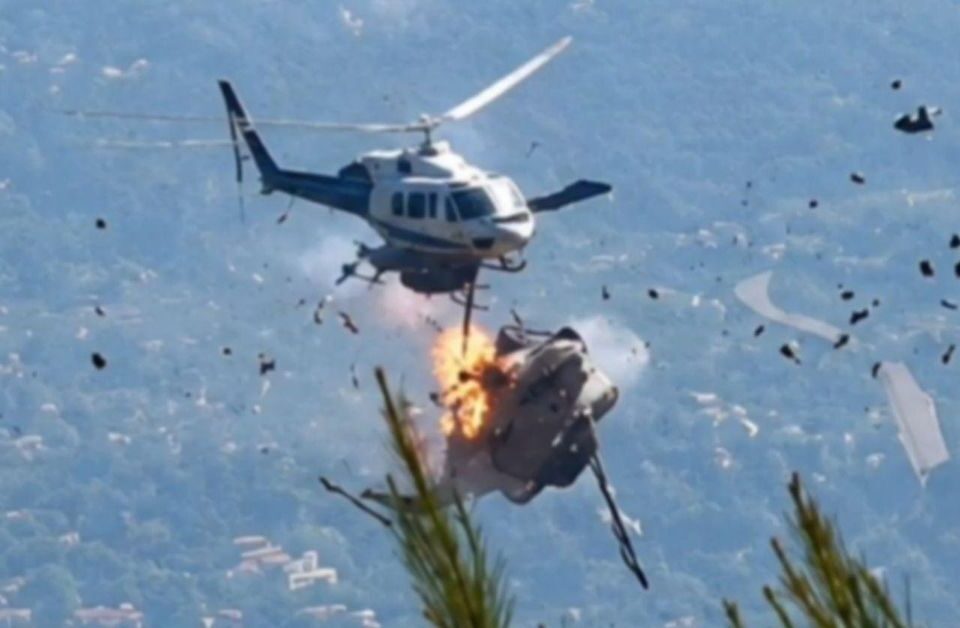 Dos helicópteros chocaron en pleno combate contra un incendio forestal en Grecia: hay dos muertos (VIDEO)