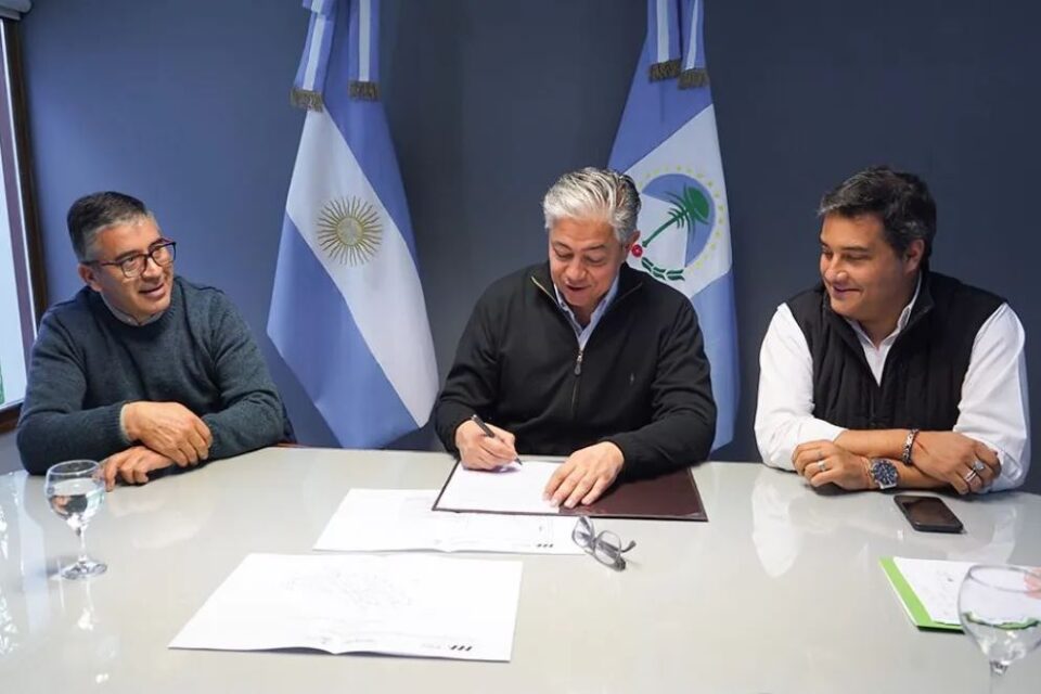 Figueroa anunció obras habitacionales y de servicios para dos localidades neuquinas