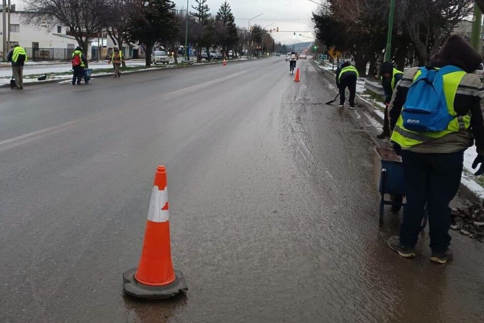 Junín de los Andes continúa preparando la ciudad ante el clima adverso que se manifiesta en la zona cordillerana