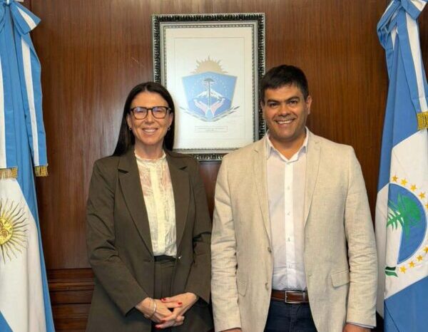 Madueño tendió puente en el Senado: se reunió con Corroza y llevó al Vía Christi al Congreso