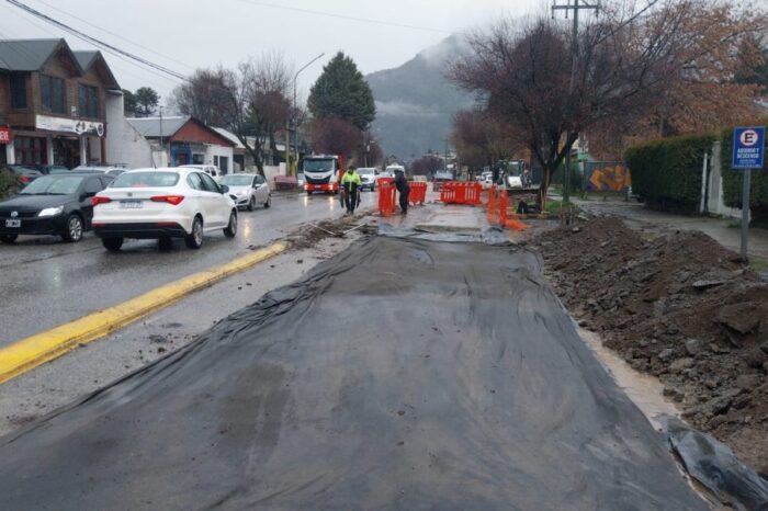 Trabajos de bacheo con hormigón de Av. Koessler en San Martín de los Andes