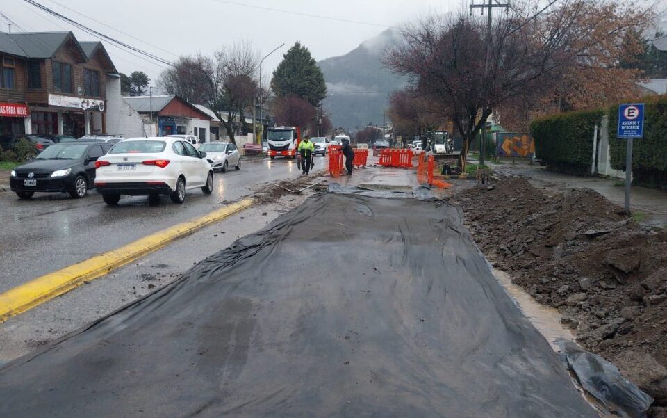 Trabajos de bacheo con hormigón de Av. Koessler en San Martín de los Andes