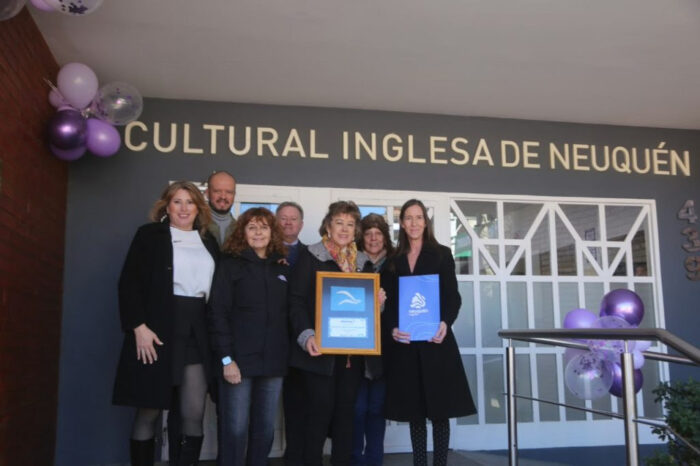 La Municipalidad de Neuquén reconoció a la Cultural Inglesa por sus 70 años de trayectoria