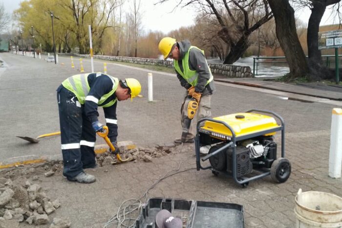 Mejoran la Costanera: realizan tareas de mantenimiento en la Avenida Los Pescadores